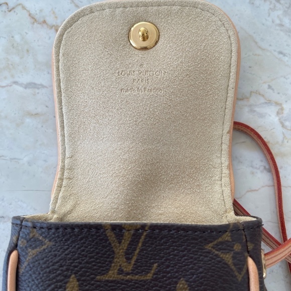 LOUIS VUITTON CANCUN POCHETTE NEW - Picture 6 of 8